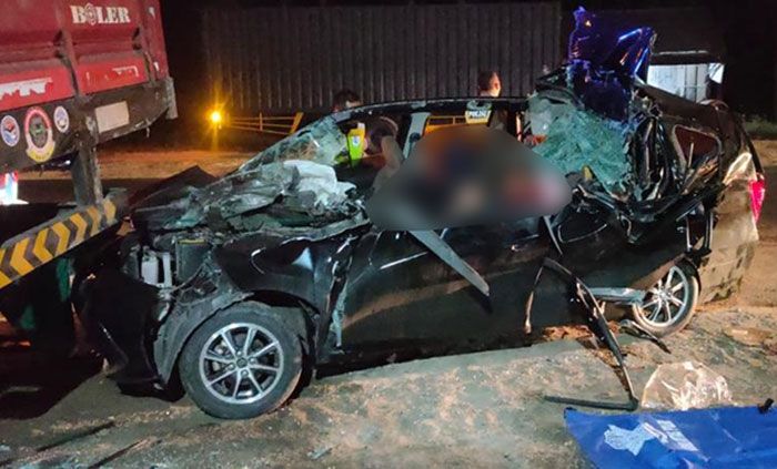 Kecelakaan Maut di Tuban, Minibus Tabrak Tronton, 5 Orang Tewas Kecelakaan Maut di Tuban, Minibus Tabrak Tronton, 5 Orang Tewas
