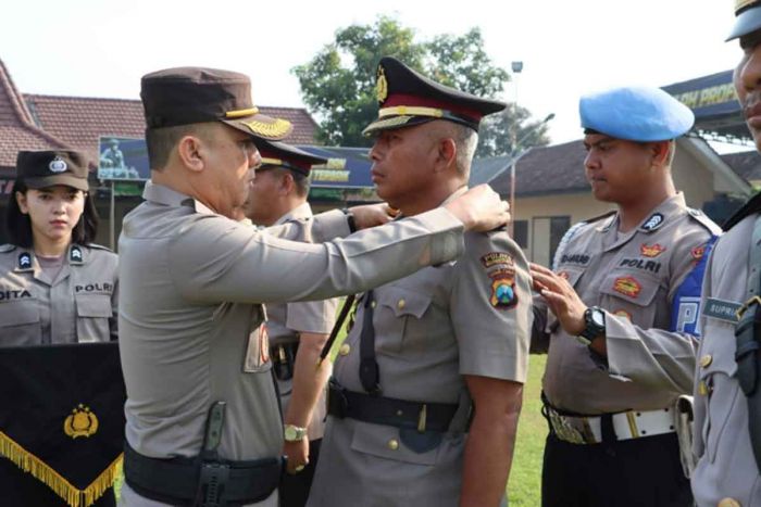 Kapolres Mojokerto Kota Pimpin Sertijab 3 Pejabat Utama Kapolres Mojokerto Kota Pimpin Sertijab 3 Pejabat Utama