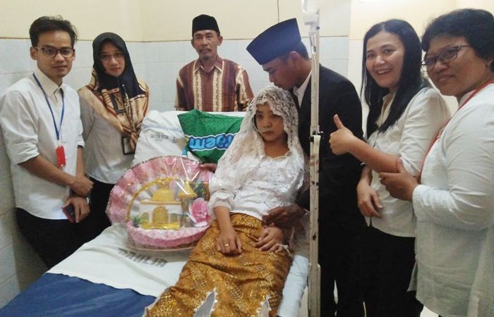 Terlanjur Cinta, Pemuda di Blitar Nekat Nikahi Kekasihnya di Rumah Sakit