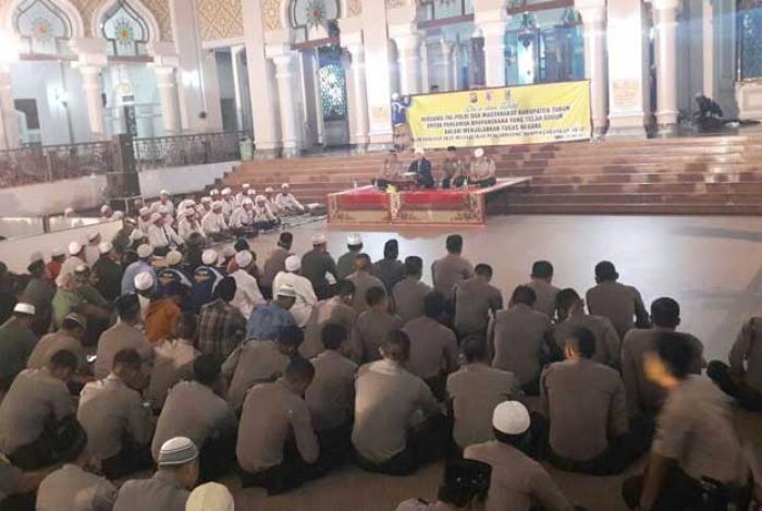 Polri dan TNI di Tuban Gelar Tahlil untuk Korban Bom Jakarta Polri dan TNI di Tuban Gelar Tahlil untuk Korban Bom Jakarta