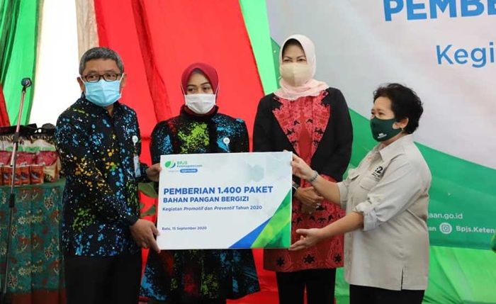 BPJAMSOSTEK Bagikan 1.400 Paket Sembako ke Karyawan Jatim Park Group