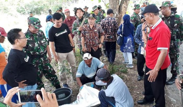 Bantu Petani Jelang Musim Tanam, PWI Gandeng Kodim Lamongan Gerebek Tikus Bantu Petani Jelang Musim Tanam, PWI Gandeng Kodim Lamongan Gerebek Tikus