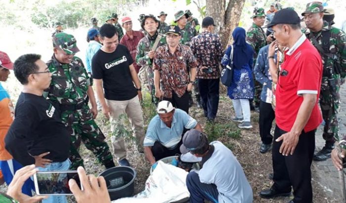 Bantu Petani Jelang Musim Tanam, PWI Gandeng Kodim Lamongan Gerebek Tikus