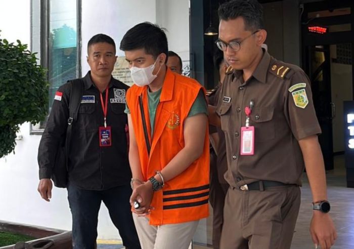 Kejari Kabupaten Kediri Tahan Dua Tersangka Kredit Fiktif di Bank BUMN Unit Turus Kejari Kabupaten Kediri Tahan Dua Tersangka Kredit Fiktif di Bank BUMN Unit Turus