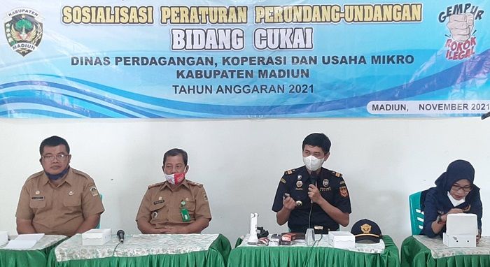 Minim Temuan Rokok Ilegal, Pemkab Madiun Tetap Beri Edukasi kepada Para Pedagang Penjual Rokok