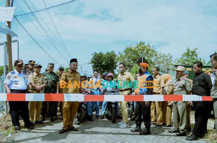 Cegah Kecelakaan, Pemkab Gresik Pasang Palang Pintu Kereta Api di Sejumlah Titik