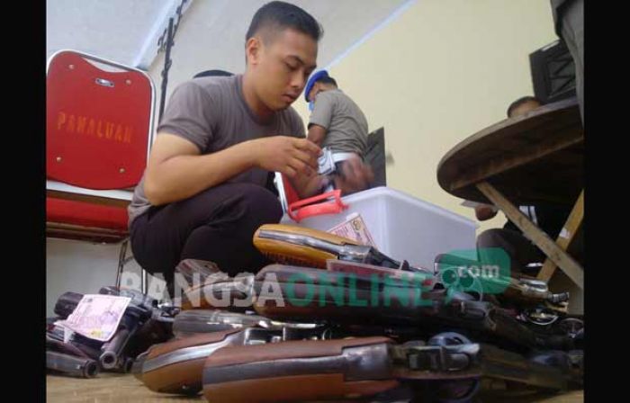 Surat Sudah Kadaluarsa, 113 Senpi Anggota Polres Pasuruan Ditarik