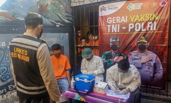 Tekan Penyebaran Covid-19, 13 Tahanan Polres Probolinggo Kota Divaksin