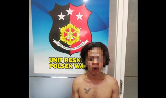 Diduga Curi Uang di Sebuah Toko, Pemuda di Sidoarjo Babak Belur Jadi Bulan-bulanan Warga Diduga Curi Uang di Sebuah Toko, Pemuda di Sidoarjo Babak Belur Jadi Bulan-bulanan Warga