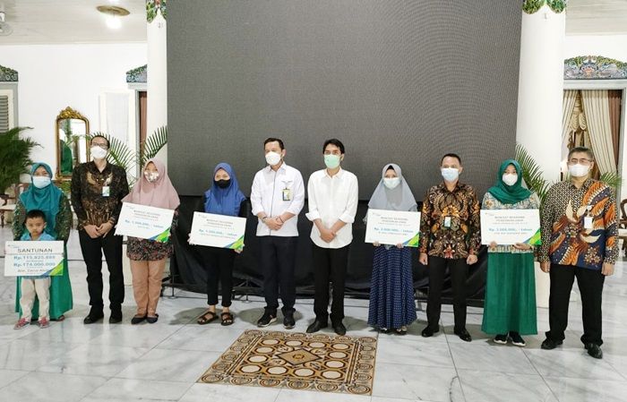 Keluarga Tenaga Kerja di Madiun Terima Santunan Kematian dan Beasiswa Pendidikan dari BPJamsostek Keluarga Tenaga Kerja di Madiun Terima Santunan Kematian dan Beasiswa Pendidikan dari BPJamsostek