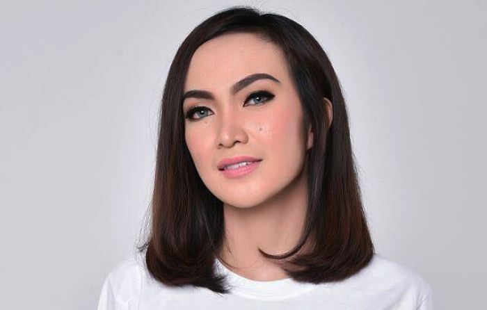 Lebih Dekat dengan Sally Atyasasmi, Politikus Cantik yang Pandai Gocek Bola Lebih Dekat dengan Sally Atyasasmi, Politikus Cantik yang Pandai Gocek Bola