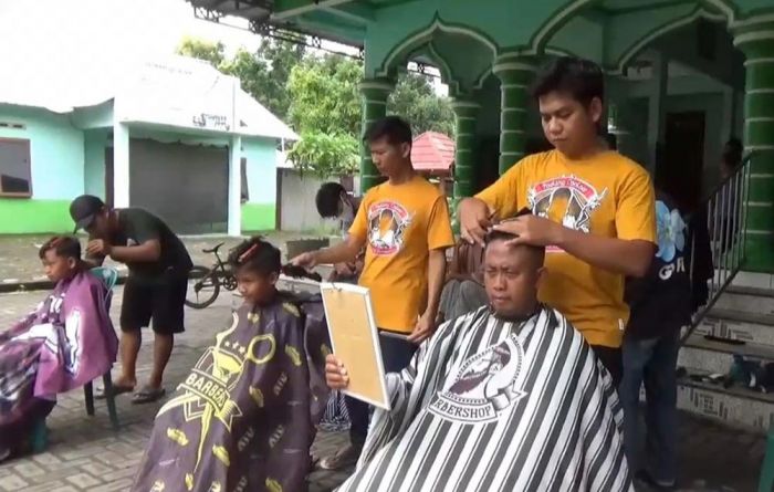 Tradisi Unik di Desa Tempuran, Potong Rambut Massal dan Kerja Bakti Sambut Bulan Suci Ramadhan