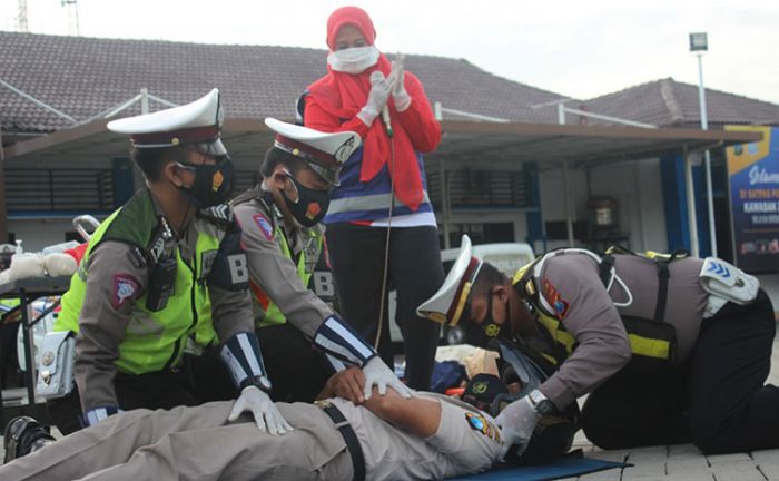 Satlantas Polresta Sidoarjo Gelar Pelatihan PPGD Korban Laka Lantas Satlantas Polresta Sidoarjo Gelar Pelatihan PPGD Korban Laka Lantas