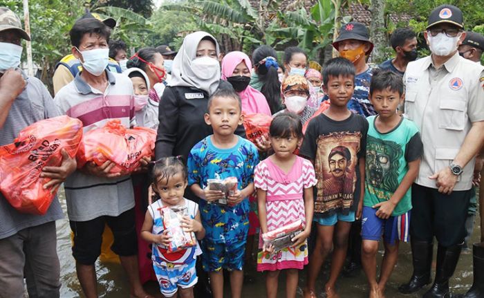 Kemlagi Banjir, Bupati Mojokerto Salurkan Bantuan Kemlagi Banjir, Bupati Mojokerto Salurkan Bantuan