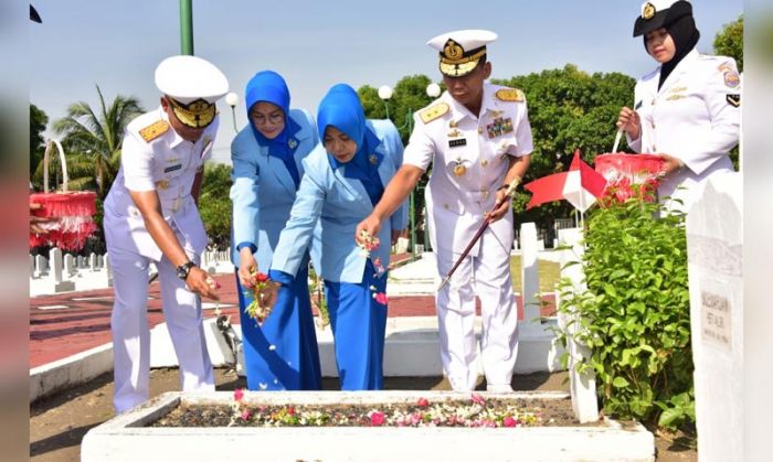 Jelang Puncak Peringatan Hari Armada Tahun 2019, Pangkoarmada II Pimpin Ziarah di TMP Kusuma Bangsa