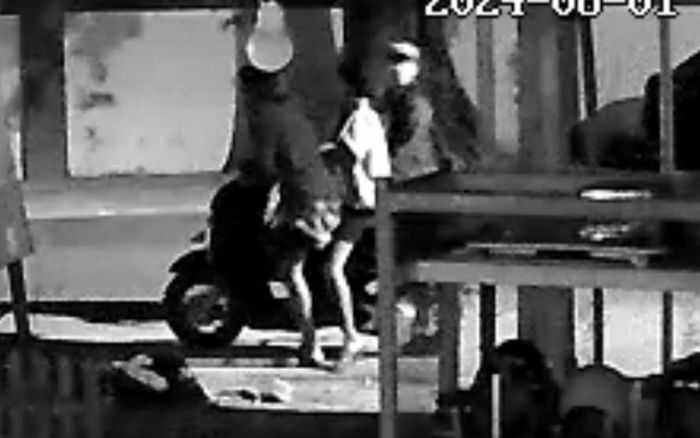 Parkirkan Mobil di Jalan Tapak Siring, Mobil Penjual Kue Cici di Tambaksari Surabaya Hilang Parkirkan Mobil di Jalan Tapak Siring, Mobil Penjual Kue Cici di Tambaksari Surabaya Hilang