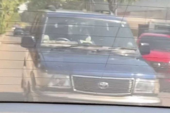 Polisi Kantongi Identitas Pengendara Mobil yang Acungkan Celurit di Surabaya Polisi Kantongi Identitas Pengendara Mobil yang Acungkan Celurit di Surabaya
