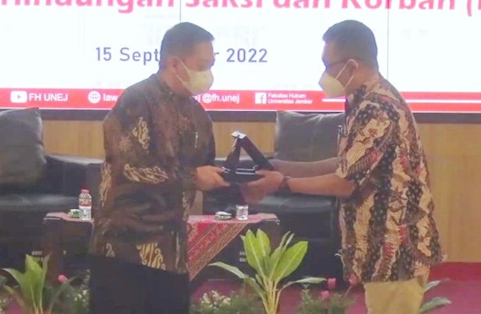 Isi Kuliah Tamu di FH Unej, Sekjen LPSK Jelaskan 3 Dosa Besar yang Harus Diperangi Dunia Pendidikan