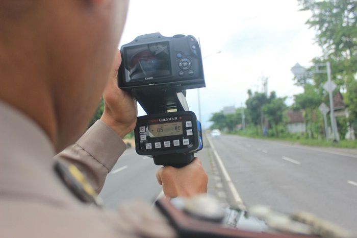 Sehari Gunakan Speed Gun, Satlantas Polres Lamongan Tindak 27 Pelanggar 