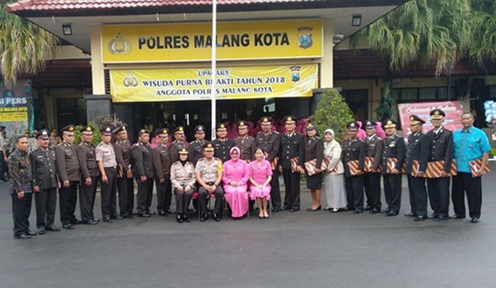 Kapolres Malang Kota Lepas 27 Personel Melalui Wisuda Purna Bhakti Kapolres Malang Kota Lepas 27 Personel Melalui Wisuda Purna Bhakti