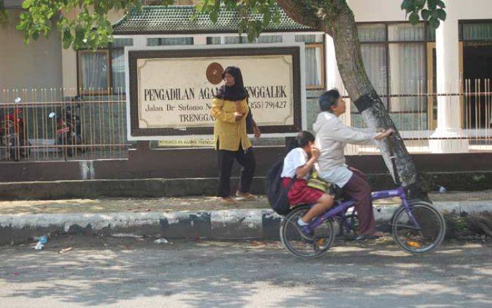 Fakta di Trenggalek: Wanita Lebih Suka Ajukan Cerai Ketimbang Lelaki Fakta di Trenggalek: Wanita Lebih Suka Ajukan Cerai Ketimbang Lelaki
