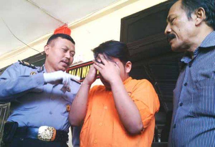 Buka Warung Kopi Nyambi Jual Ganja, Mahasiswa di Surabaya Ditangkap Buka Warung Kopi Nyambi Jual Ganja, Mahasiswa di Surabaya Ditangkap