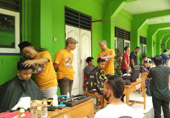 Semarakkan Satu Abad NU, LP Ma’arif Ngawi Gelar Potong Rambut Gratis Semarakkan Satu Abad NU, LP Ma’arif Ngawi Gelar Potong Rambut Gratis