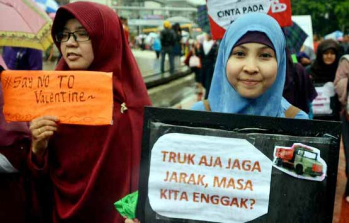 Disdik Bojonegoro Larang Pelajar Rayakan Valentine Day Disdik Bojonegoro Larang Pelajar Rayakan Valentine Day
