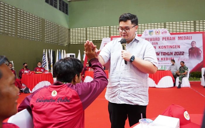 Beri Apresiasi Para Peraih Medali, Bupati Kediri Angkat Atlet Porprov jadi Anggota Satpol PP Beri Apresiasi Para Peraih Medali, Bupati Kediri Angkat Atlet Porprov jadi Anggota Satpol PP