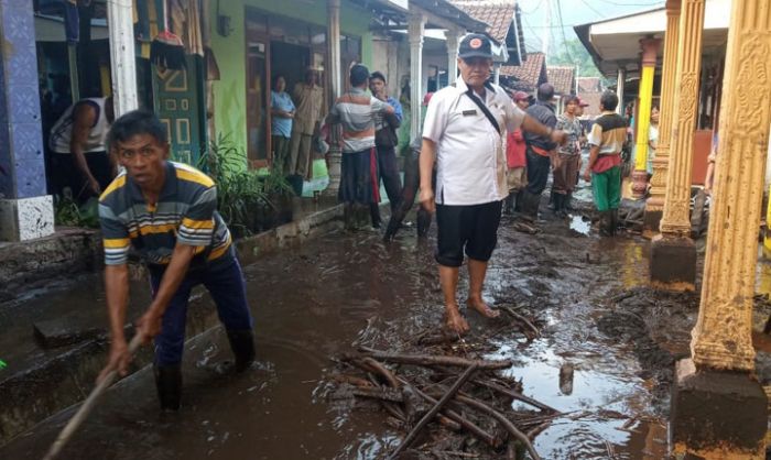 Gubernur Khofifah Gerak Cepat dan Responsif Turun Langsung Tangani Banjir Bandang di Bondowoso