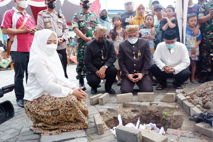 Ruwat Pasar Rakyat Trowulan, Bupati Ikfina Satukan Tanah di Tujuh Pasar ini Ruwat Pasar Rakyat Trowulan, Bupati Ikfina Satukan Tanah di Tujuh Pasar ini