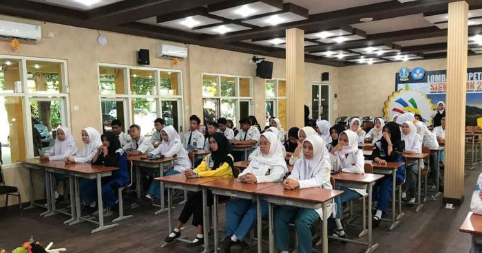 Polres Pasuruan Gelar Penyuluhan Narkoba di SMKN 1 Bangil, Ajak Siswa Jadi Duta Anti-Narkoba Polres Pasuruan Gelar Penyuluhan Narkoba di SMKN 1 Bangil, Ajak Siswa Jadi Duta Anti-Narkoba