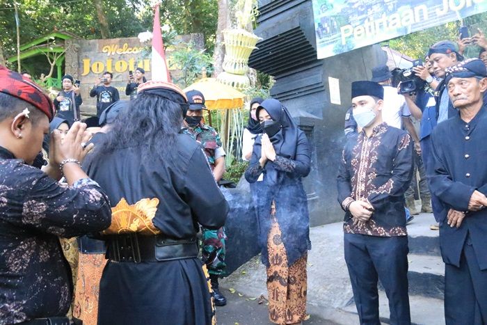 Hadiri Ruwat Agung Patirtan Jolotundo, Bupati Ikfina: Ini Wujud Kegotongroyongan Para Leluhur