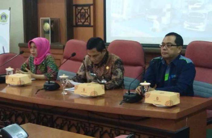 Sopir Angkot di Gresik Ramai-ramai Pindah ke BBG Sopir Angkot di Gresik Ramai-ramai Pindah ke BBG