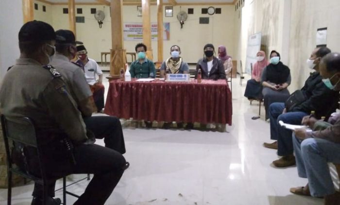 Tim Gugus Tugas Kabupaten Kediri Turun ke Kedawung Beri Semangat Pasien Positif Covid-19 Tim Gugus Tugas Kabupaten Kediri Turun ke Kedawung Beri Semangat Pasien Positif Covid-19