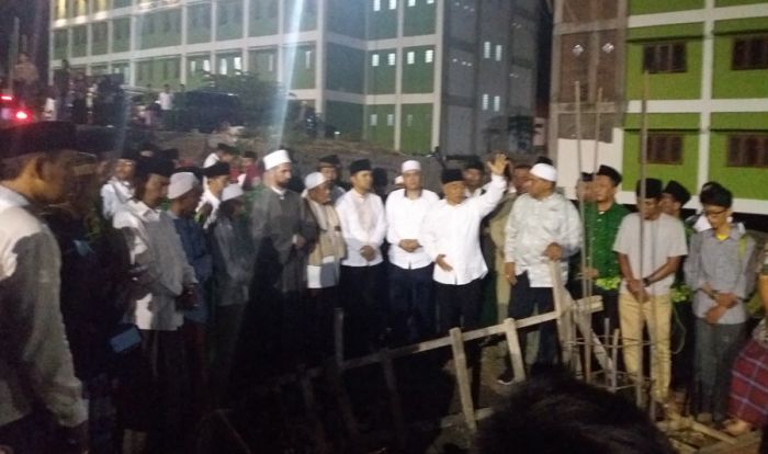 Kiai Asep Segera Dirikan Universitas Islam Internasional Gratis Sepanjang Dua Kilo Meter Kiai Asep Segera Dirikan Universitas Islam Internasional Gratis Sepanjang Dua Kilo Meter