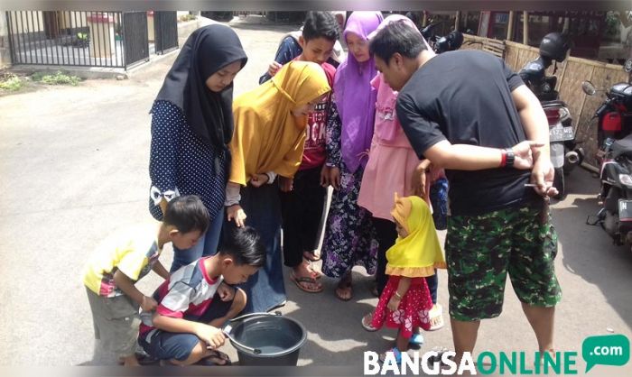 Lihat Gerhana Matahari Cincin, Warga Probolinggo Gunakan Sarana Air Lihat Gerhana Matahari Cincin, Warga Probolinggo Gunakan Sarana Air