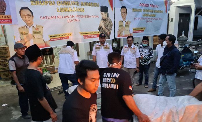 Satria dan Tidar Jatim Kompak Bantu Pengungsi Semeru Satria dan Tidar Jatim Kompak Bantu Pengungsi Semeru
