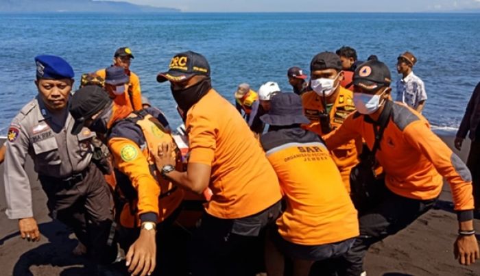 Pakai Celana Pendek, Mayat Santri Tenggelam di Laut Selatan Jember Ditemukan