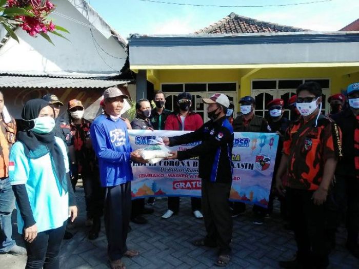LSM FPSR dan PP Bagikan Sembako, Uang, dan Masker ke Warga Terdampak COVID-19 LSM FPSR dan PP Bagikan Sembako, Uang, dan Masker ke Warga Terdampak COVID-19