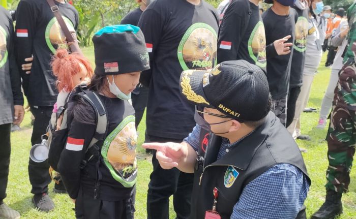 Terkesima dengan Putri, Relawan Cilik FPRB, Bupati Kediri Doakan Bisa Daki Gunung Everest