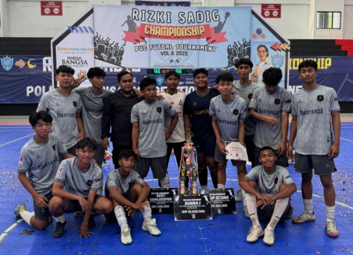 Borong Tiga Hadiah, SMA Antartika Sidoarjo Juara I Futsal Rizki Sadig Championship Borong Tiga Hadiah, SMA Antartika Sidoarjo Juara I Futsal Rizki Sadig Championship