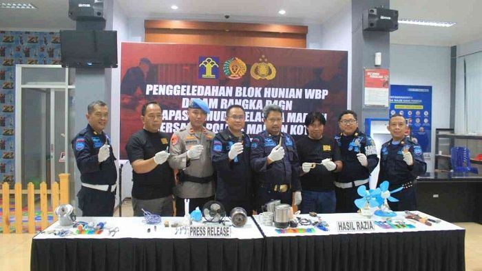 Razia Alat Komunikasi di Lapas Pemuda Madiun, Tim Temukan Barang Lain Razia Alat Komunikasi di Lapas Pemuda Madiun, Tim Temukan Barang Lain