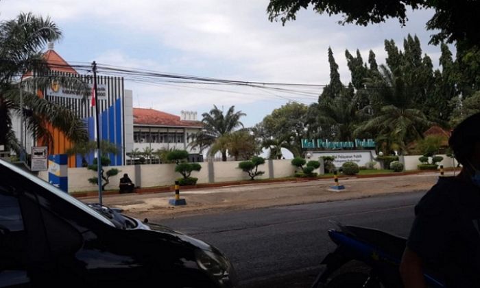 KPK Geledah Mall Pelayanan Publik di Kabupaten Probolinggo KPK Geledah Mall Pelayanan Publik di Kabupaten Probolinggo