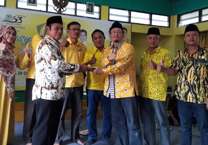 Syukuran HUT ke-53, Golkar Gresik Tumpengan dan Gelar Khatmil Quran