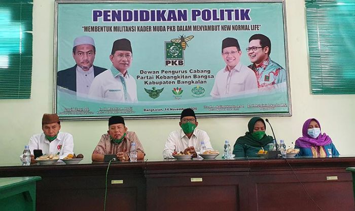 Ketua Perempuan Bangsa Bangkalan Ajak Sadar Masker Ketua Perempuan Bangsa Bangkalan Ajak Sadar Masker