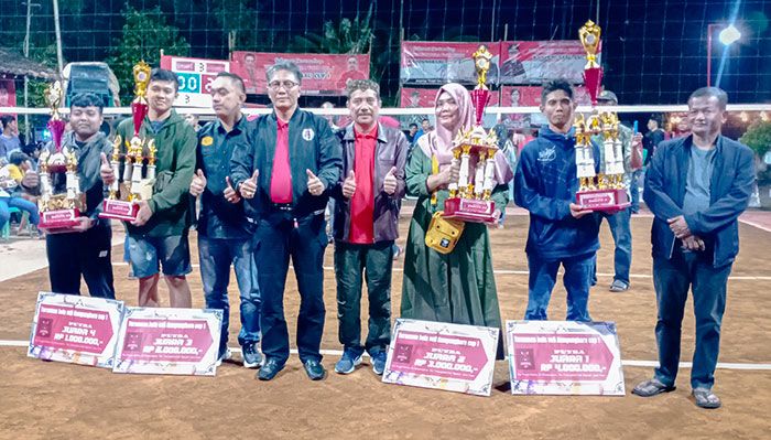Rampung, Kejuaraan Turnamen Bola Voli Kampungbaru Cup I Nganjuk Ditutup Kepala Desa