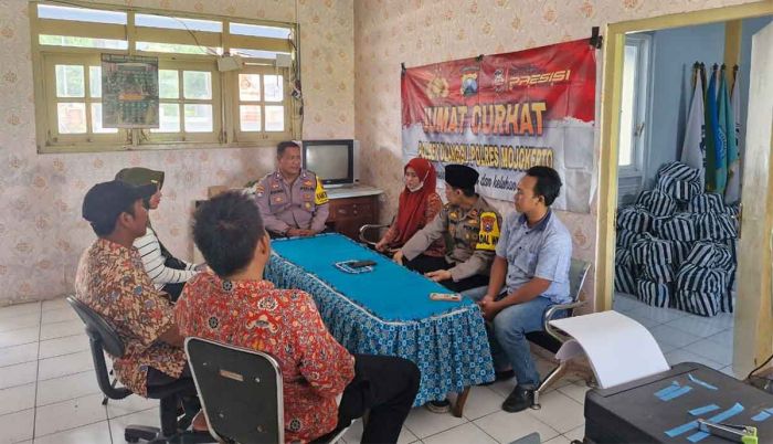 Gelar Jumat Curhat saat Ramadan, Kapolsek Dlanggu Diskusi Bersama Perangkat Desa Gelar Jumat Curhat saat Ramadan, Kapolsek Dlanggu Diskusi Bersama Perangkat Desa
