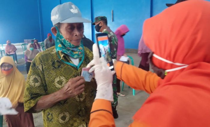 Dinsos dan Kantor Pos Salurkan BST di Empat Kecamatan Dinsos dan Kantor Pos Salurkan BST di Empat Kecamatan