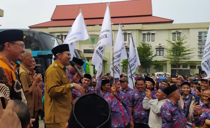 Gus Irsyad Berangkatkan Ratusan Anggota PPDI ke Jakarta, Bawa Aspirasi Tolak 9 Tahun Jabatan Kades Gus Irsyad Berangkatkan Ratusan Anggota PPDI ke Jakarta, Bawa Aspirasi Tolak 9 Tahun Jabatan Kades